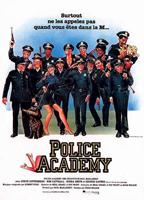 Loca academia de policía (1984) Escenas Nudistas