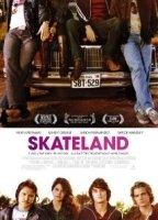 Skateland (2010) Escenas Nudistas