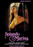 Spiando Marina 1992 película escenas de desnudos