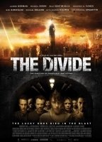 The Divide (2011) Escenas Nudistas