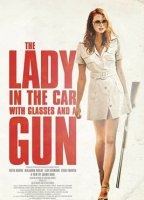 The Lady in the Car with Glasses and a Gun (2015) Escenas Nudistas