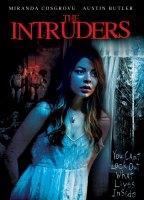 The Intruders (2015) Escenas Nudistas