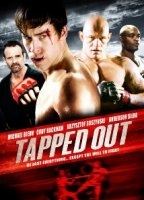 Tapped Out (II) 2014 película escenas de desnudos