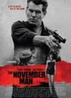 The November Man (2014) Escenas Nudistas