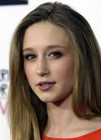 Taissa Farmiga desnuda