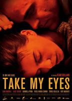 Take My Eyes escenas nudistas