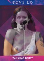 Talking Body (Live at Rock in Rio, Las Vegas) (2015-presente) Escenas Nudistas