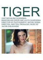 Tiger escenas nudistas