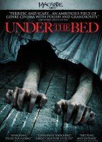 Under the Bed 2012 película escenas de desnudos