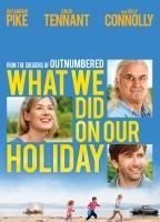 What We Did on Our Holiday (2014) Escenas Nudistas