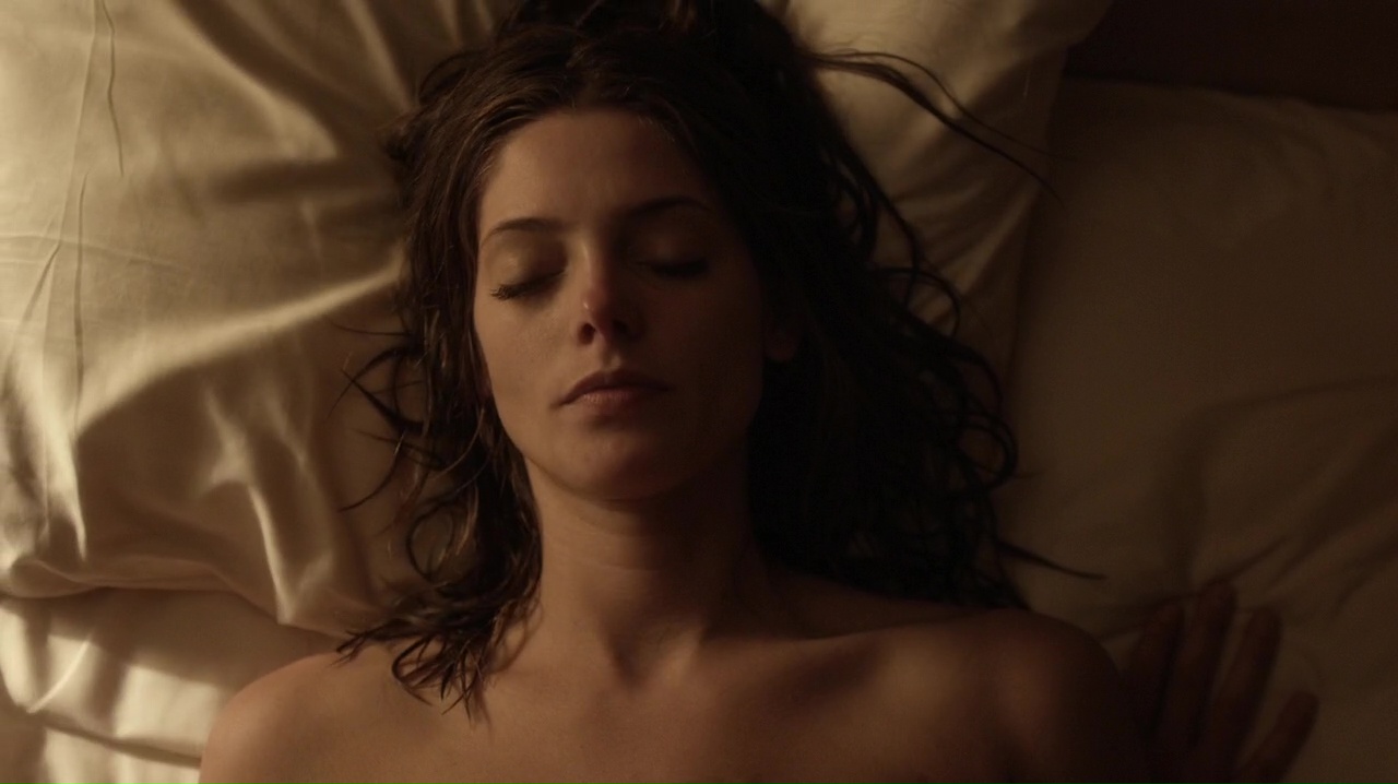 Ashley Greene desnuda en Rogue < ANCENSORED