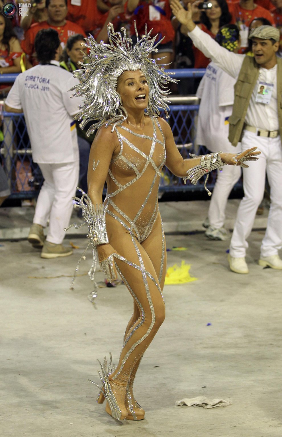 Adriane Galisteu desnuda en Carnaval Brazil < ANCENSORED