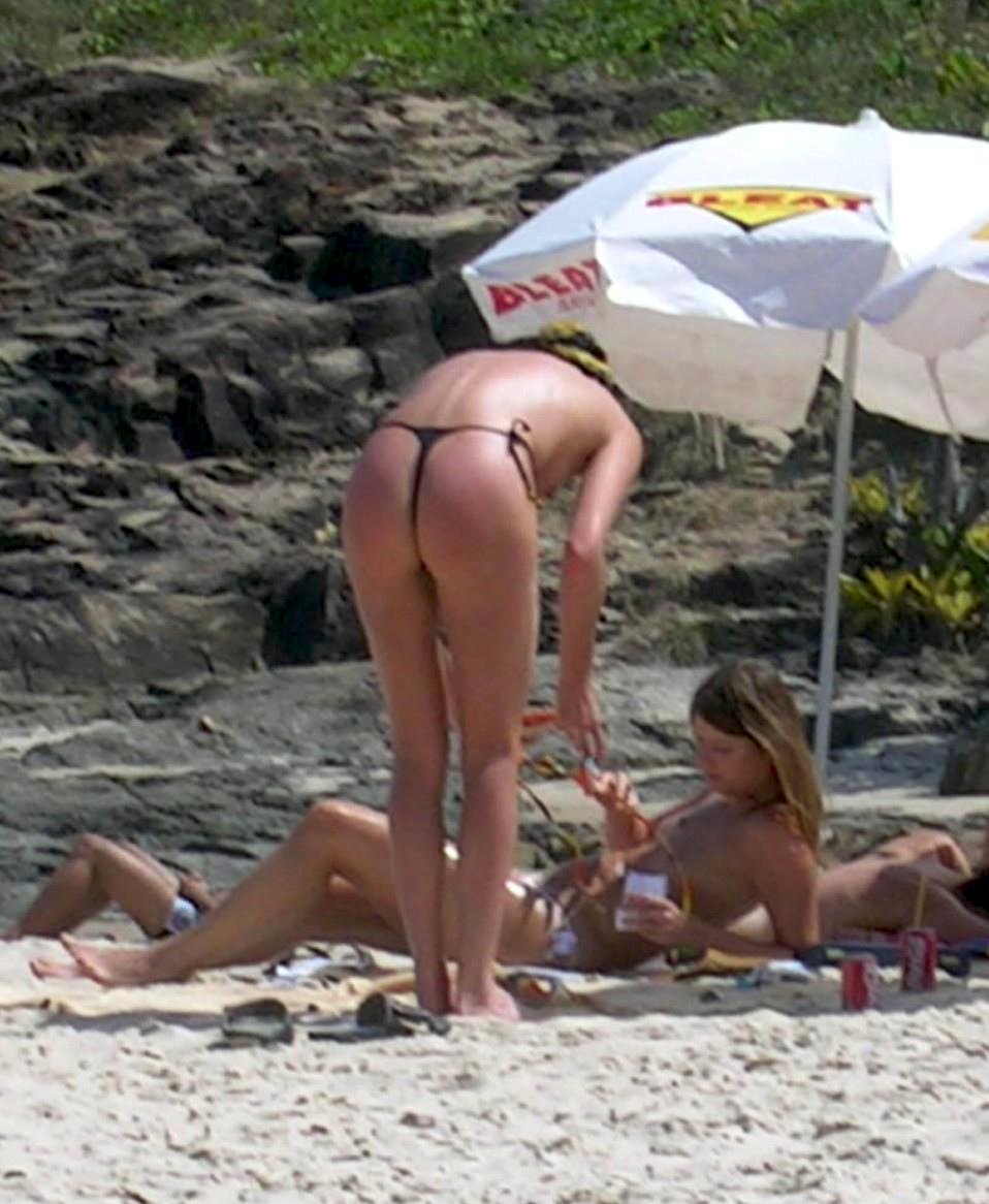 Charlize Theron Desnuda En Beach Babes