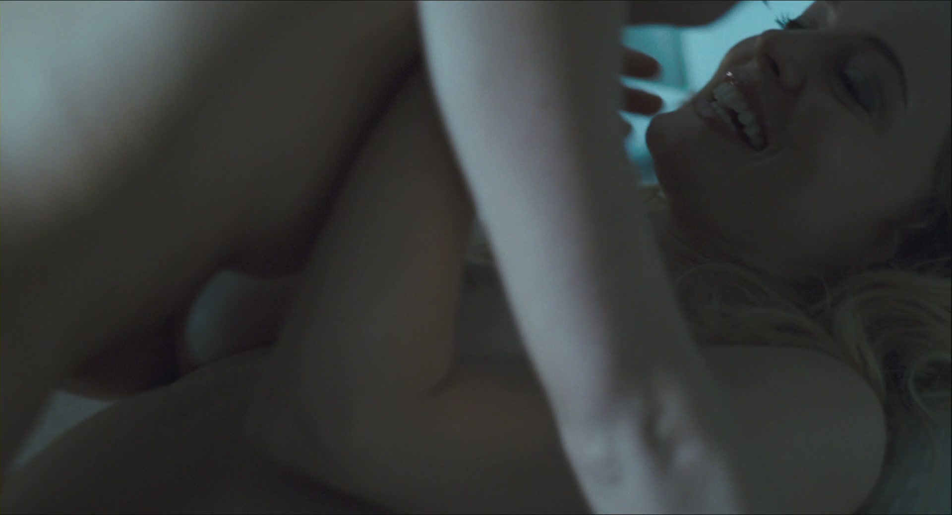 Jaime Winstone nude pics.