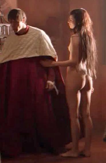 Nora Tschirner Desnuda En The Conclave 