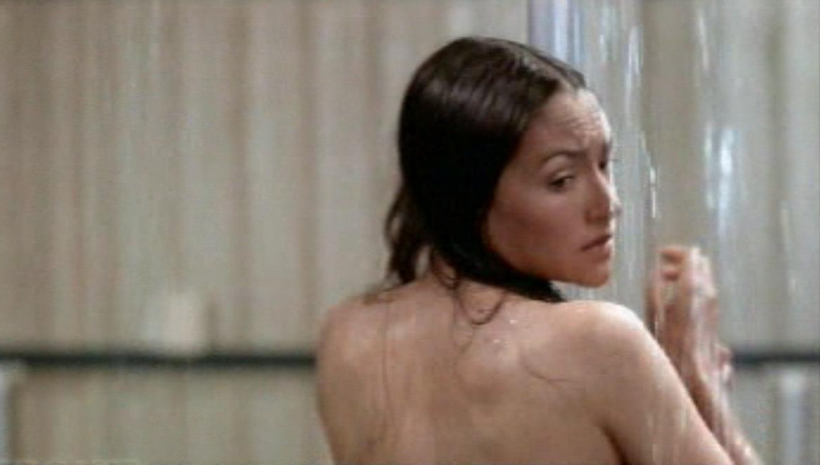 Olivia Hussey Desnuda En Escape 2000