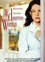 Una mujer peligrosa (1993) Escenas Nudistas