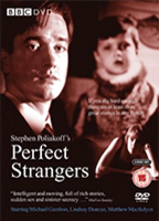 Perfect Strangers (2001) Escenas Nudistas