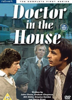 Doctor in the House 1969 - 1970 película escenas de desnudos