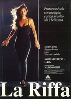 La riffa (1991) Escenas Nudistas