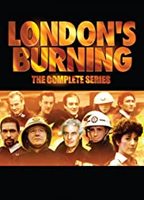 London's Burning escenas nudistas