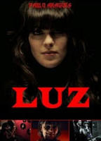 Luz (2011) Escenas Nudistas