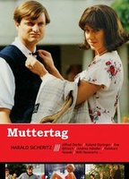Muttertag – Die härtere Komödie (1993) Escenas Nudistas