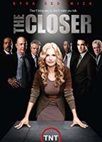 The Closer (2005-2012) Escenas Nudistas