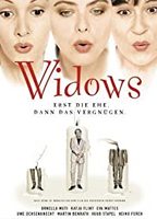 Widows - Erst die Ehe, dann das Vergnügen (1998) Escenas Nudistas
