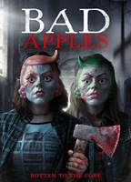 Bad Apples (2018) Escenas Nudistas