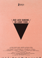 Bad Luck Banging or Loony Porn 2021 película escenas de desnudos