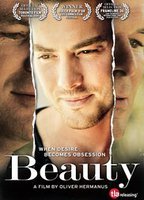 Beauty (2011) Escenas Nudistas