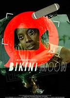 Bikini Moon (2017) Escenas Nudistas