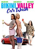 Bikini Valley Car Wash (2020) Escenas Nudistas
