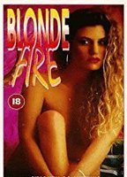 Blonde Fire (1978) Escenas Nudistas