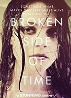 Broken Side of Time (2013) Escenas Nudistas