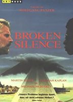 Broken Silence (1995) Escenas Nudistas