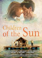 Children of the Sun (2014) Escenas Nudistas