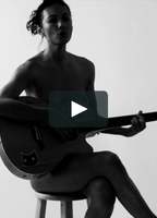 Daniella Smith - Ready (acoustic) (2018) Escenas Nudistas