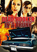 Dead Hooker in a Trunk 2009 película escenas de desnudos