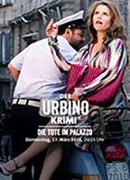 Der Urbino-Krimi: Die Tote im Palazzo (2016) Escenas Nudistas
