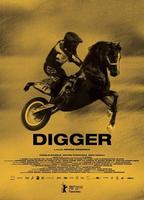 Digger (2020) Escenas Nudistas