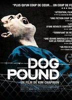 Dog Pound (2010) Escenas Nudistas