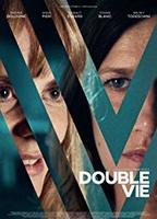 Double vie  (2019-presente) Escenas Nudistas