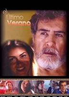 El último verano (2016) Escenas Nudistas