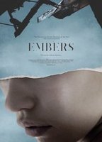 Embers (2015) Escenas Nudistas