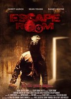 Escape Room 2017 película escenas de desnudos