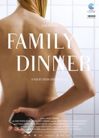 Family Dinner (2012) Escenas Nudistas