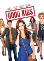 Good Kids (2016) Escenas Nudistas