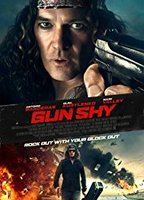 Gun Shy (II) (2017) Escenas Nudistas